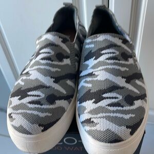 Steve madden camouflage gray and white slip on size 8 1/2